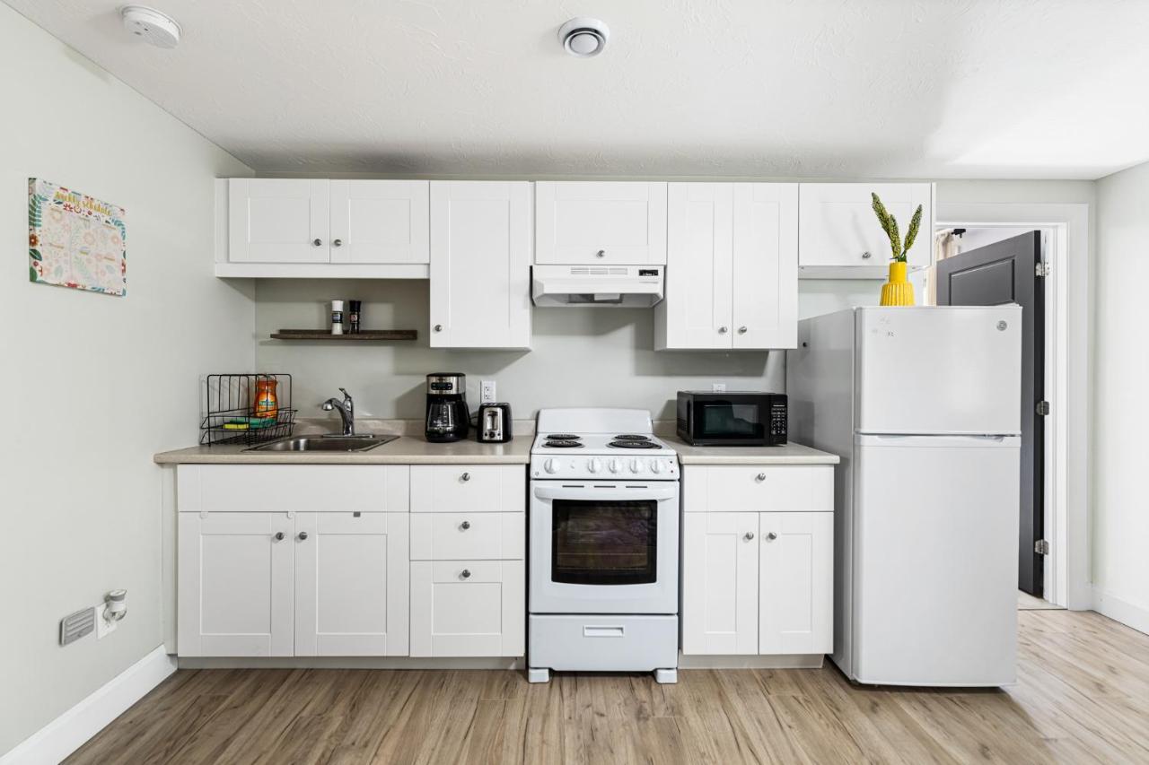 One Bedroom Apartment Moncton North ! Exterior photo